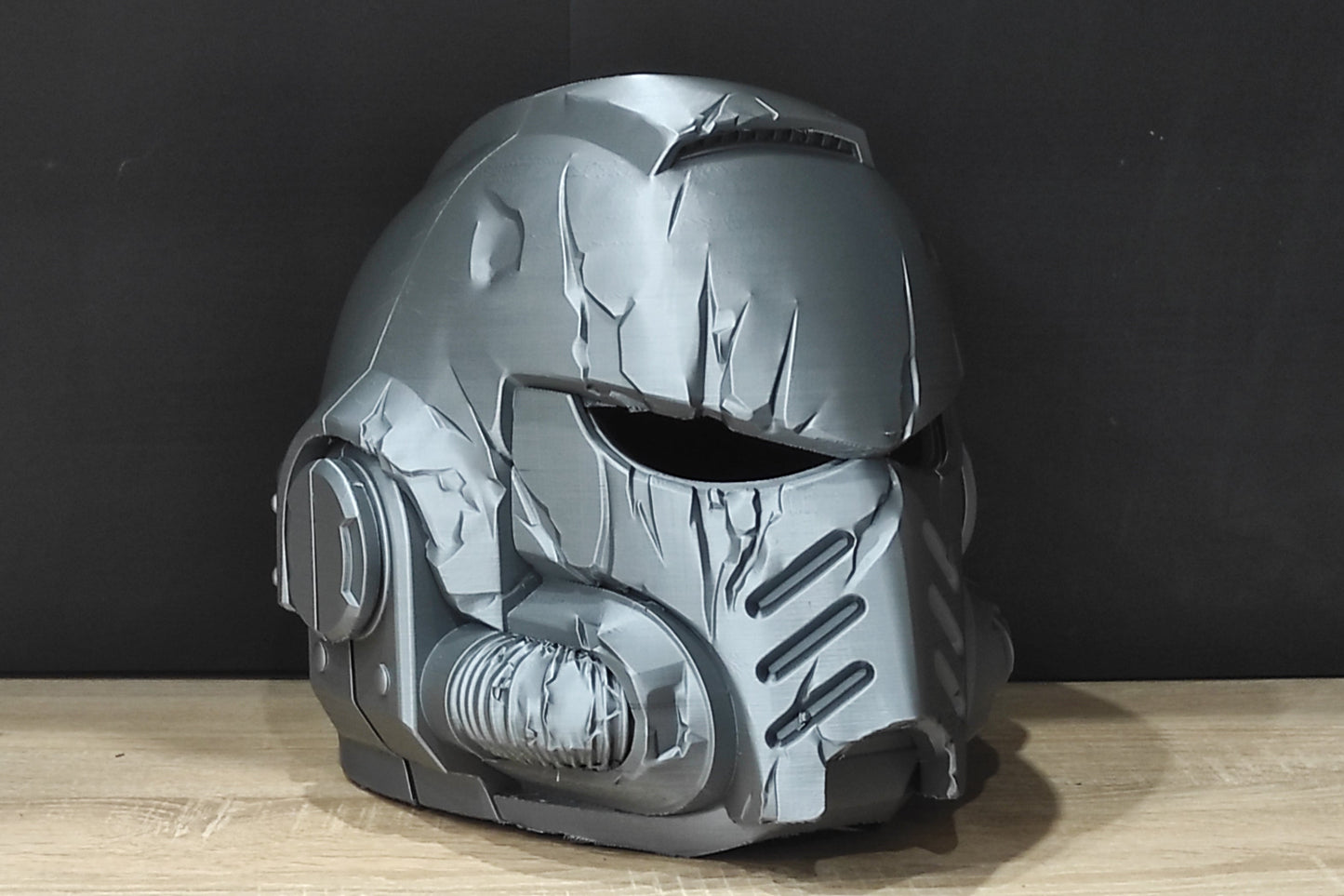 Space Marine Helmet Warhammer Veteran Damaged Primaris Astartes Helmet MK X MK 10 Wh40k Helmet Cosplay 1:1